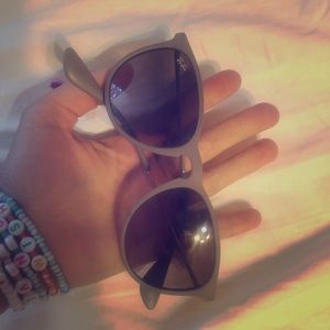 Grey rayban sunglasses unisex